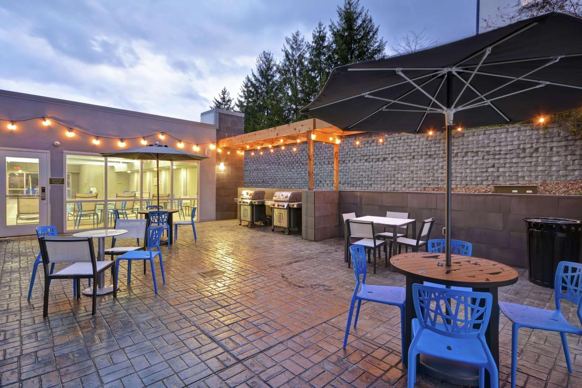 Home2 Suites By Hilton Grand Rapids North Walker Exterior photo